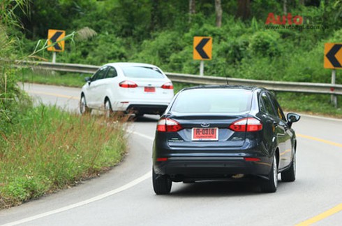 Động cơ EcoBoost được trang bị cho cả phiên bản sedan tại Thái Lan