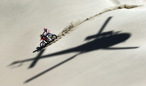 Những hình ảnh đẹp nhất cuộc đua Dakar Rally 2014 - ảnh 15