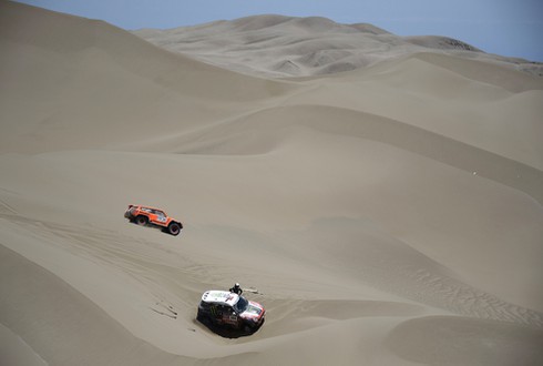 Những hình ảnh đẹp nhất cuộc đua Dakar Rally 2014 - ảnh 17