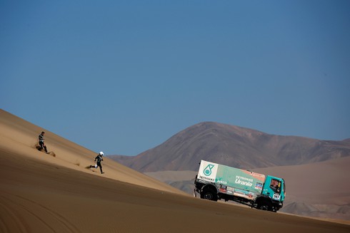 Những hình ảnh đẹp nhất cuộc đua Dakar Rally 2014 - ảnh 18