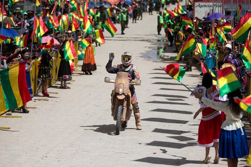 Những hình ảnh đẹp nhất cuộc đua Dakar Rally 2014 - ảnh 9