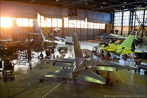 Bên trong nhà máy sản xuất tiêm kích Su-30SM - ảnh 3