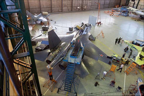 Bên trong nhà máy sản xuất tiêm kích Su-30SM - ảnh 4