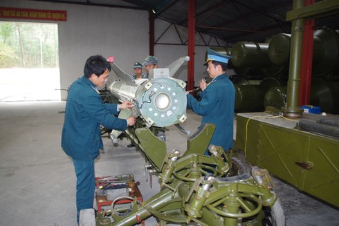 Mục kích dây chuyền lắp tổ hợp tên lửa S125-2TM của quân đội VN - ảnh 4
