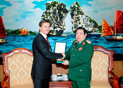 Việt Nam - Slovakia tăng cường hợp tác quốc phòng - ảnh 1