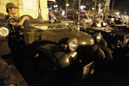 Dân chơi xe Jeep 'duyệt binh' qui mô trước Nhà Hát Lớn Hà Nội - ảnh 5