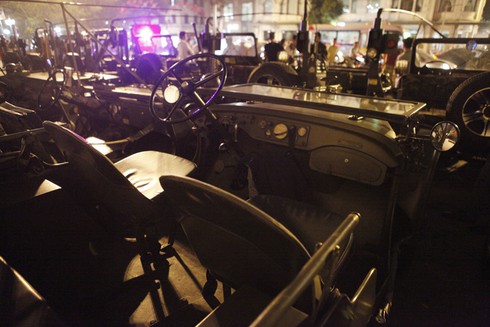 Dân chơi xe Jeep 'duyệt binh' qui mô trước Nhà Hát Lớn Hà Nội - ảnh 6