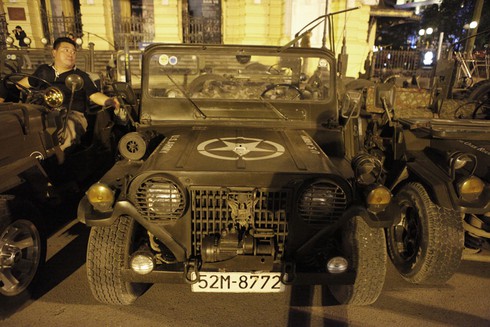 Dân chơi xe Jeep 'duyệt binh' qui mô trước Nhà Hát Lớn Hà Nội - ảnh 11