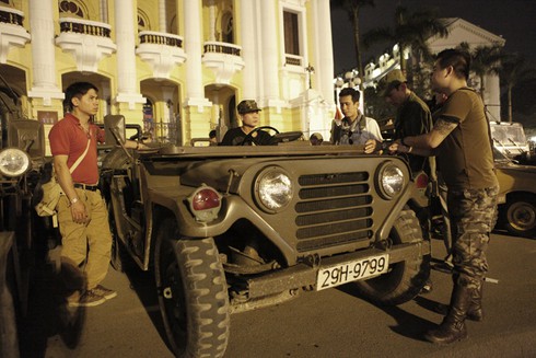 Dân chơi xe Jeep 'duyệt binh' qui mô trước Nhà Hát Lớn Hà Nội - ảnh 19