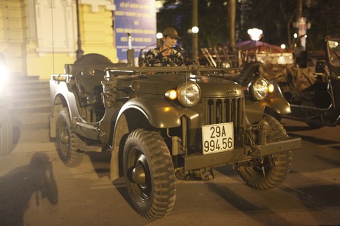 Dân chơi xe Jeep 'duyệt binh' qui mô trước Nhà Hát Lớn Hà Nội - ảnh 24