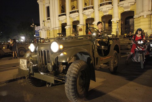 Dân chơi xe Jeep 'duyệt binh' qui mô trước Nhà Hát Lớn Hà Nội - ảnh 25
