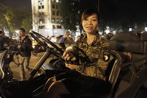 Dân chơi xe Jeep 'duyệt binh' qui mô trước Nhà Hát Lớn Hà Nội - ảnh 26