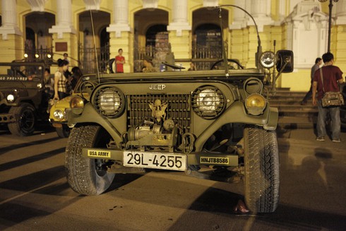 Dân chơi xe Jeep 'duyệt binh' qui mô trước Nhà Hát Lớn Hà Nội - ảnh 27