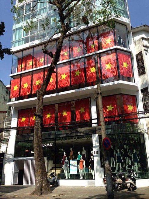 Phủ kín cờ Tổ quốc: Các cửa hàng Format khiến cư dân mạng cảm động - ảnh 5