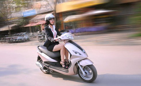 Đi xe máy kiểu nào thì tiết kiệm xăng nhất - ảnh 1