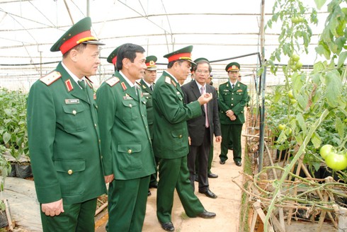 Quân đội quyết tâm bảo vệ chủ quyền và môi trường biển đảo - ảnh 1