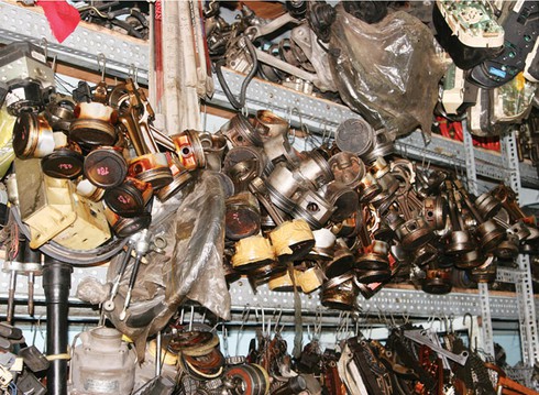 Đi chợ kiếm phụ tùng ô tô ở Sài Gòn - ảnh 1