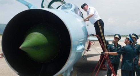 Tướng Dempsey thăm không quân và hải quân Việt Nam - ảnh 1