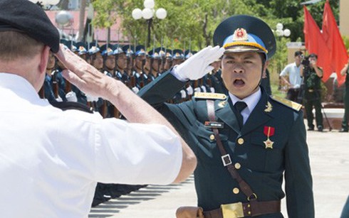 Tướng Dempsey thăm không quân và hải quân Việt Nam - ảnh 2