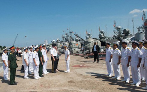 Tướng Dempsey thăm không quân và hải quân Việt Nam - ảnh 6