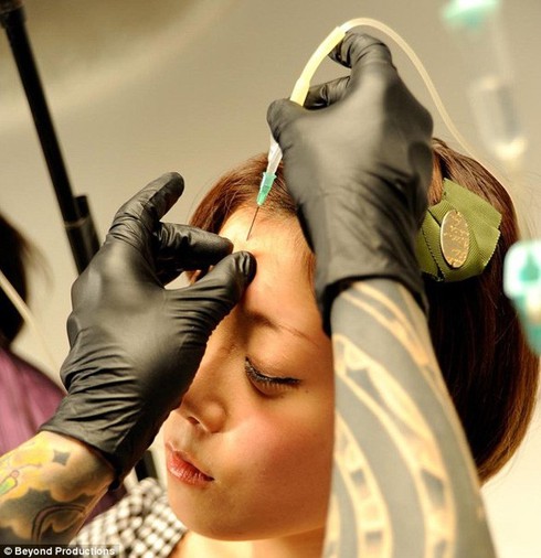 Những phương pháp làm đẹp 'kinh khủng' trên thế giới - ảnh 4