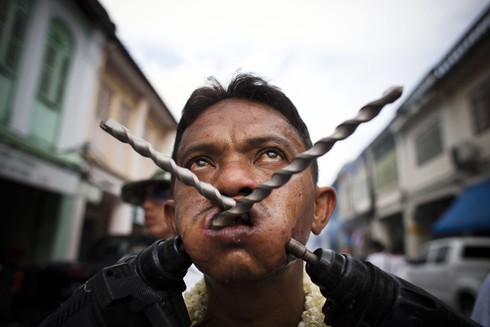 Đừng sốc: Đây chỉ là hình ảnh những tín đồ xỏ khuyên kì dị - ảnh 2