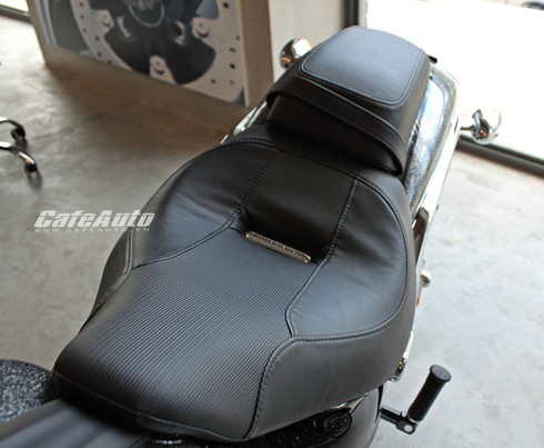 Harley Davidson Breakout 2014 sơn đốm ánh bạc ấn tượng tại Sài Gòn - ảnh 7