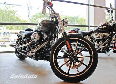 Harley Davidson Breakout 2014 sơn đốm ánh bạc ấn tượng tại Sài Gòn - ảnh 1