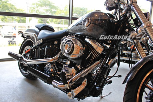 Harley Davidson Breakout 2014 sơn đốm ánh bạc ấn tượng tại Sài Gòn - ảnh 3
