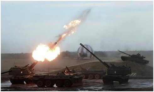 Video xe tăng, pháo hạng nặng, tên lửa Nga 'khiêu vũ' thực binh - ảnh 3