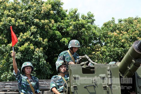 Kíp chiến đấu pháo cao xạ 57mm luyện đánh máy bay địch bay thấp - ảnh 11