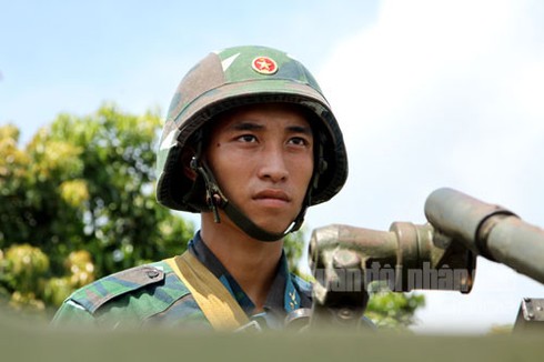 Kíp chiến đấu pháo cao xạ 57mm luyện đánh máy bay địch bay thấp - ảnh 10