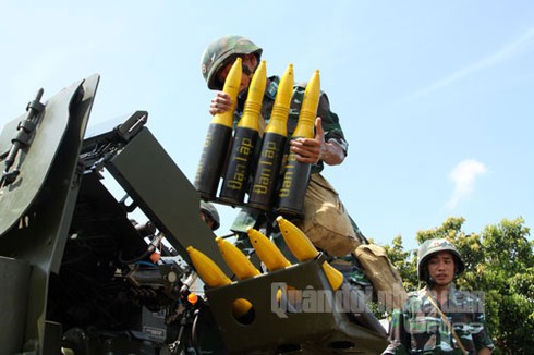 Kíp chiến đấu pháo cao xạ 57mm luyện đánh máy bay địch bay thấp - ảnh 9