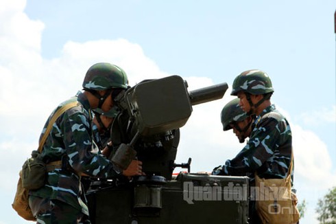 Kíp chiến đấu pháo cao xạ 57mm luyện đánh máy bay địch bay thấp - ảnh 8