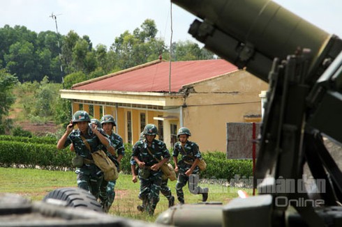 Kíp chiến đấu pháo cao xạ 57mm luyện đánh máy bay địch bay thấp - ảnh 4