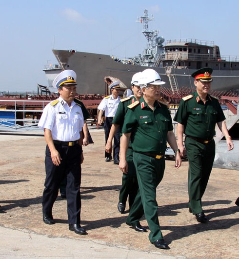 Thượng tướng Nguyễn Chí Vịnh kiểm tra đóng tàu tên lửa tấn công nhanh - ảnh 2