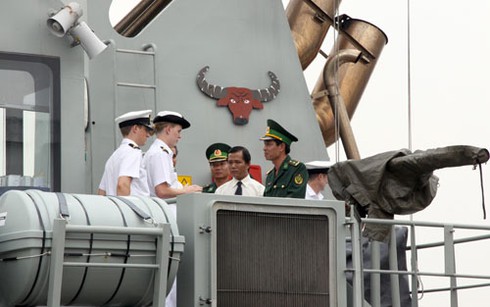 Cận cảnh tàu chiến Hải quân Hoàng gia Australia thăm TP.HCM - ảnh 5