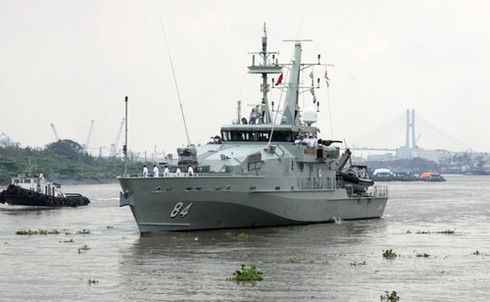 Cận cảnh tàu chiến Hải quân Hoàng gia Australia thăm TP.HCM - ảnh 1