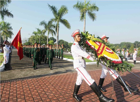 Tướng lĩnh quân đội VN dâng hương tưởng nhớ Đại tướng Lê Trọng Tấn - ảnh 2