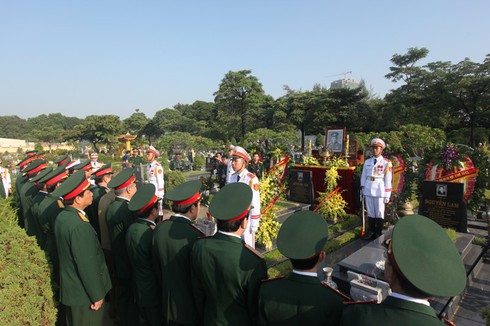 Tướng lĩnh quân đội VN dâng hương tưởng nhớ Đại tướng Lê Trọng Tấn - ảnh 1