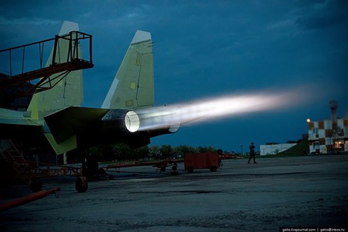 Toàn cảnh tiêm kích đa năng Su-30 lừng danh thế giới - ảnh 3