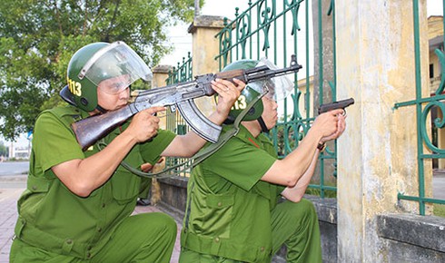 Xem CA Hưng Yên diễn tập đánh bắt khủng bố - ảnh 4