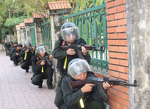 Xem CA Hưng Yên diễn tập đánh bắt khủng bố - ảnh 5