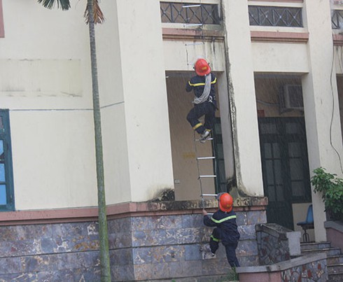 Xem CA Hưng Yên diễn tập đánh bắt khủng bố - ảnh 13