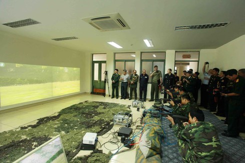 Tùy viên quân sự các nước thăm Học viện Kỹ thuật quân sự - ảnh 5