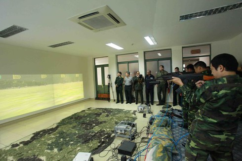 Tùy viên quân sự các nước thăm Học viện Kỹ thuật quân sự - ảnh 1