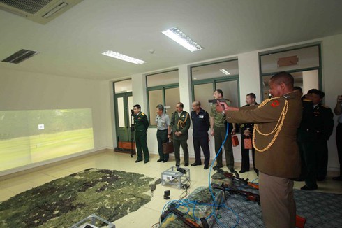 Tùy viên quân sự các nước thăm Học viện Kỹ thuật quân sự - ảnh 2