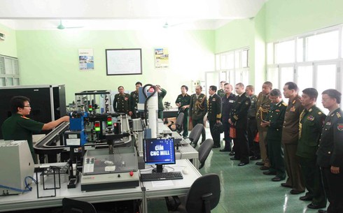 Tùy viên quân sự các nước thăm Học viện Kỹ thuật quân sự - ảnh 4