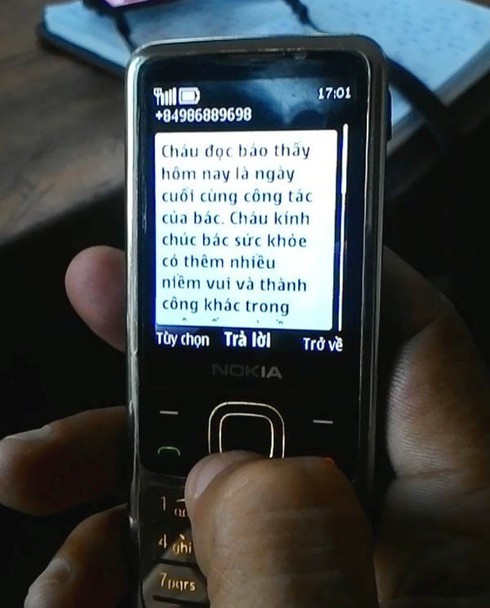 Thượng tá CSGT bật khóc, lưu luyến chia tay người dân Hà Nội - ảnh 4