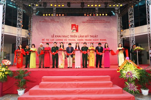 200 tác phẩm mỹ thuật đề tài Lực lượng vũ trang ra mắt công chúng - ảnh 1